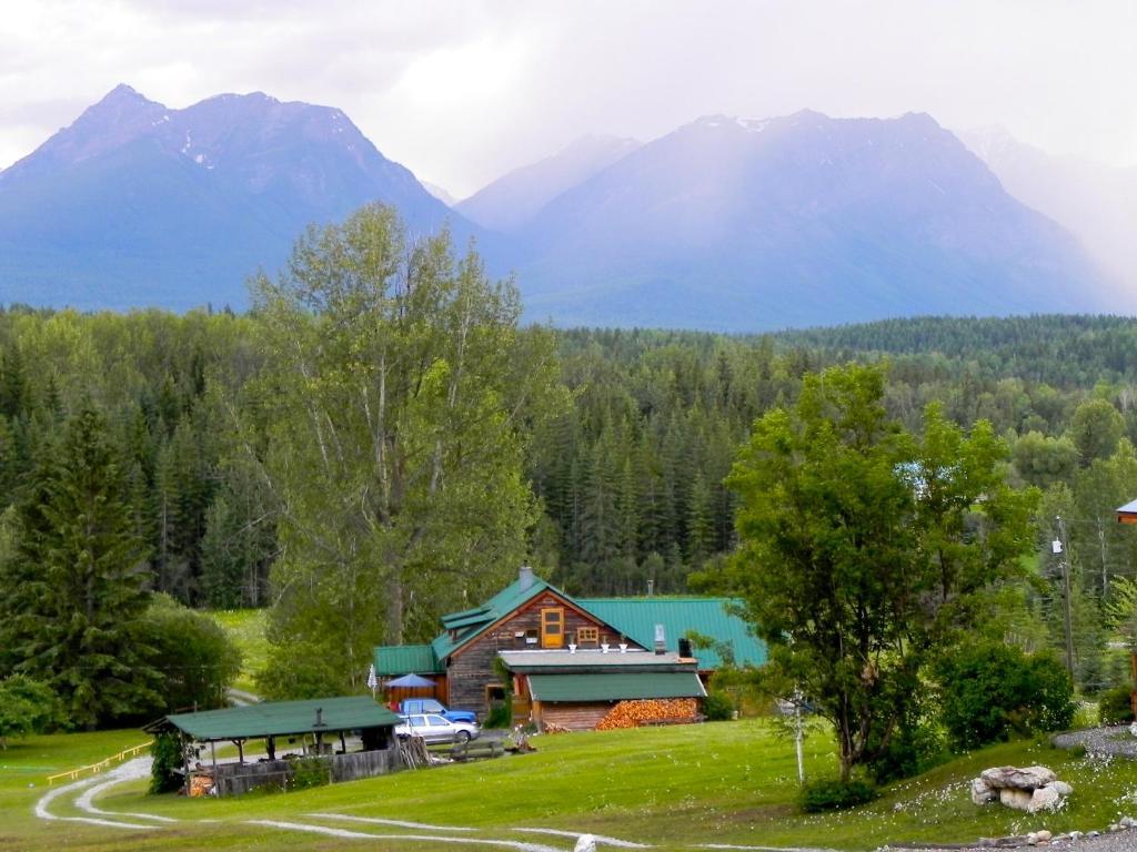 Blaeberry Mountain Lodge Голдън Екстериор снимка